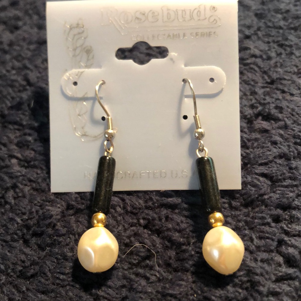 🌸3/$20🌸 rosebud handcrafted earrings